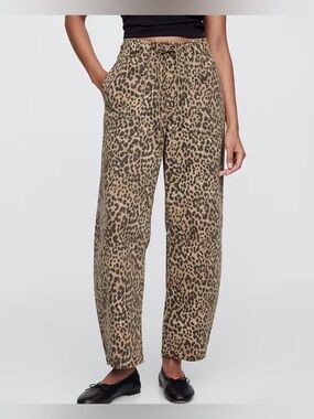 Gap Mid Rise Soft Pull-On Barrel Jeans